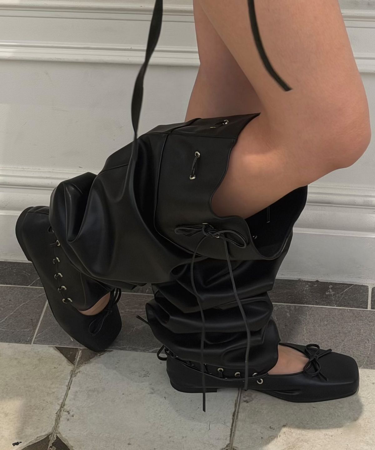 모이페어(MOIFAIRE) STRAP FLAT BOOTS / BLACK