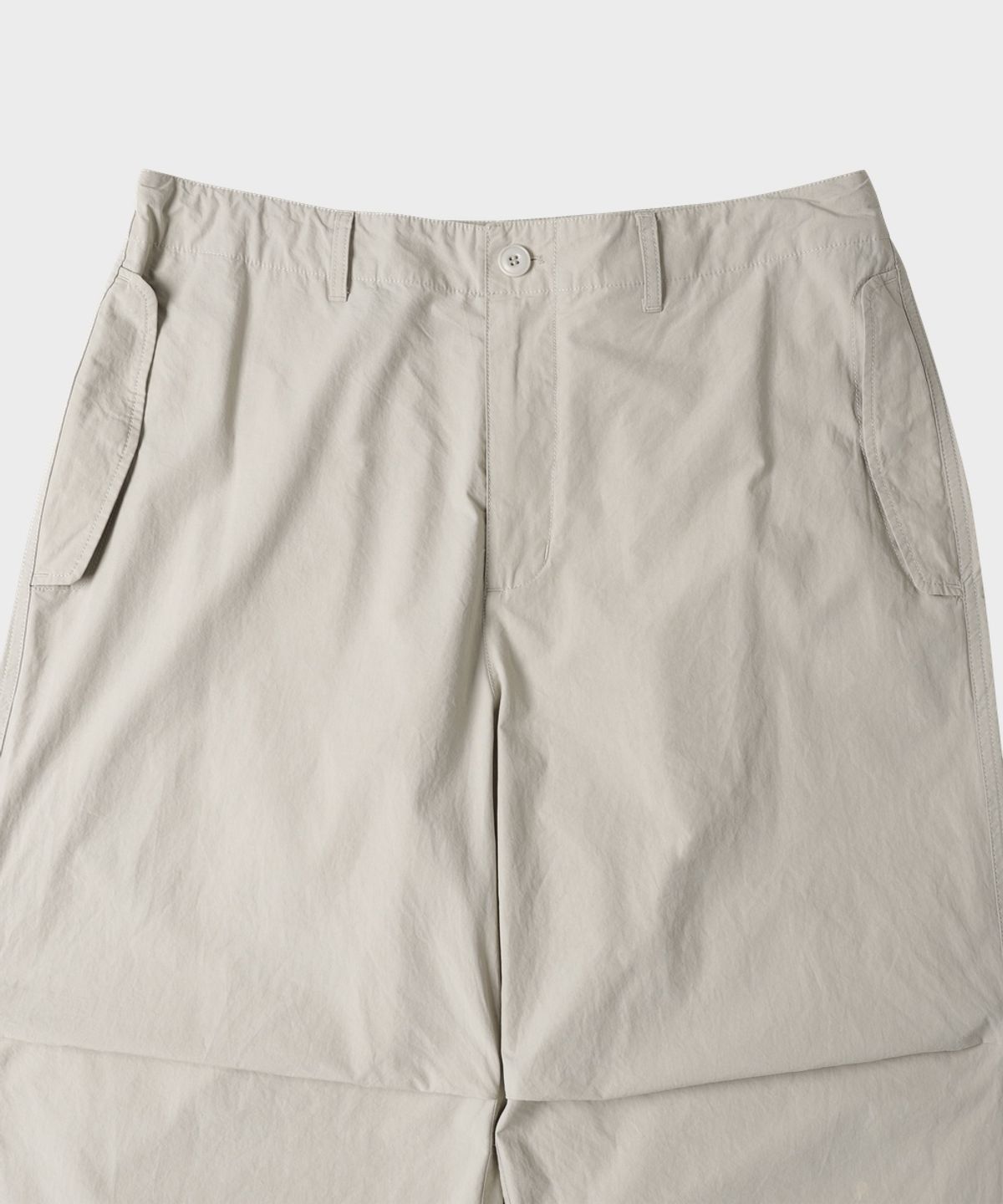 테일던(TAILDERN) Jaden Lightweight Parachute Pants Beige