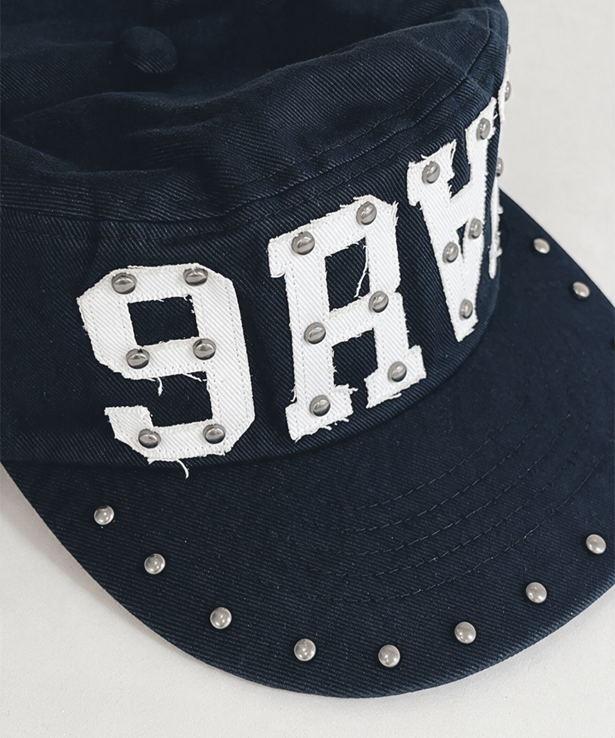 그레이버(GRAVER) [UNISEX]9RAE STUD PILLBOX CAP_Navy