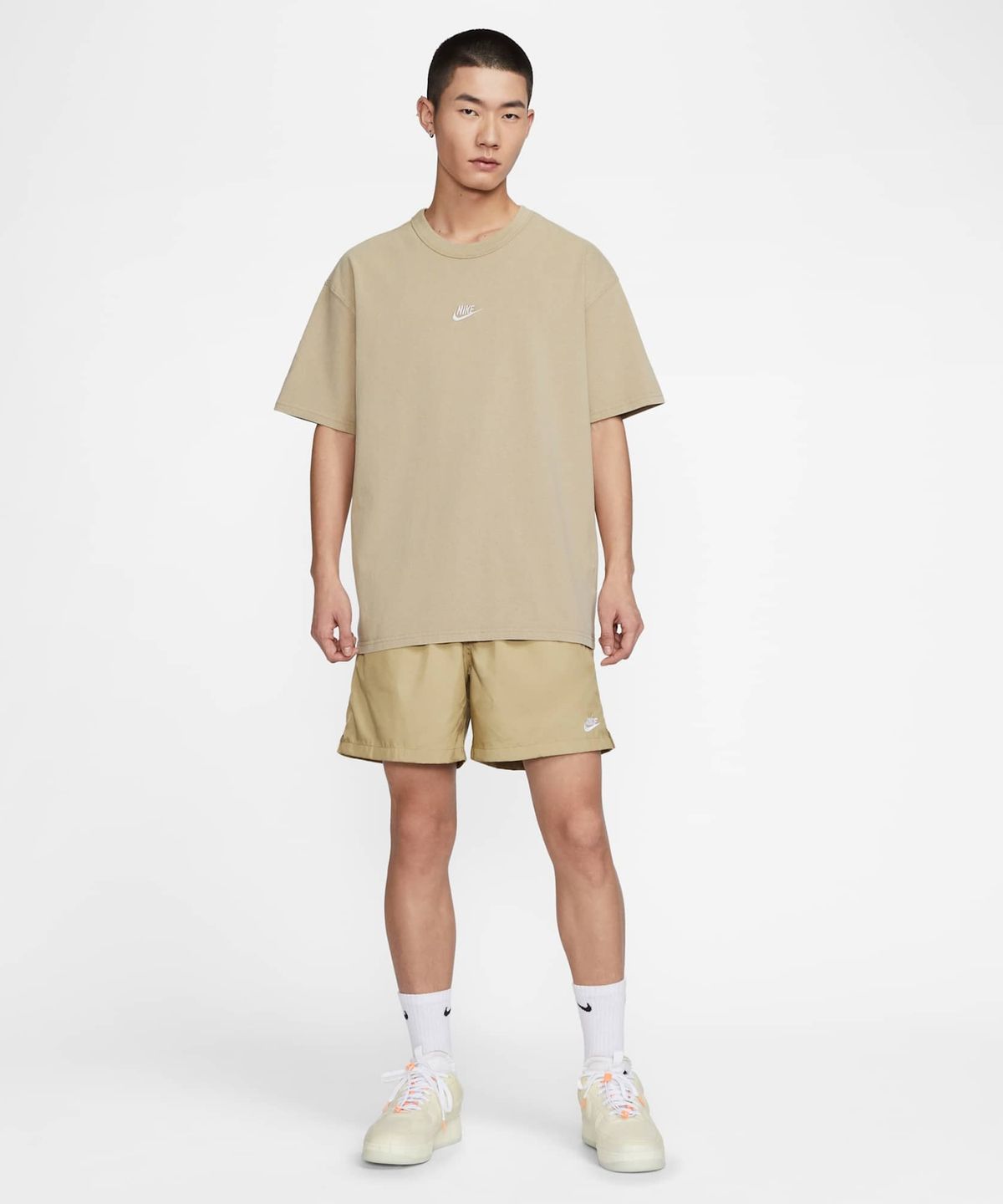 나이키(NIKE) 클럽 우븐 플로우 쇼츠 M - 파라슈트 베이지:화이트 / FN3308-297