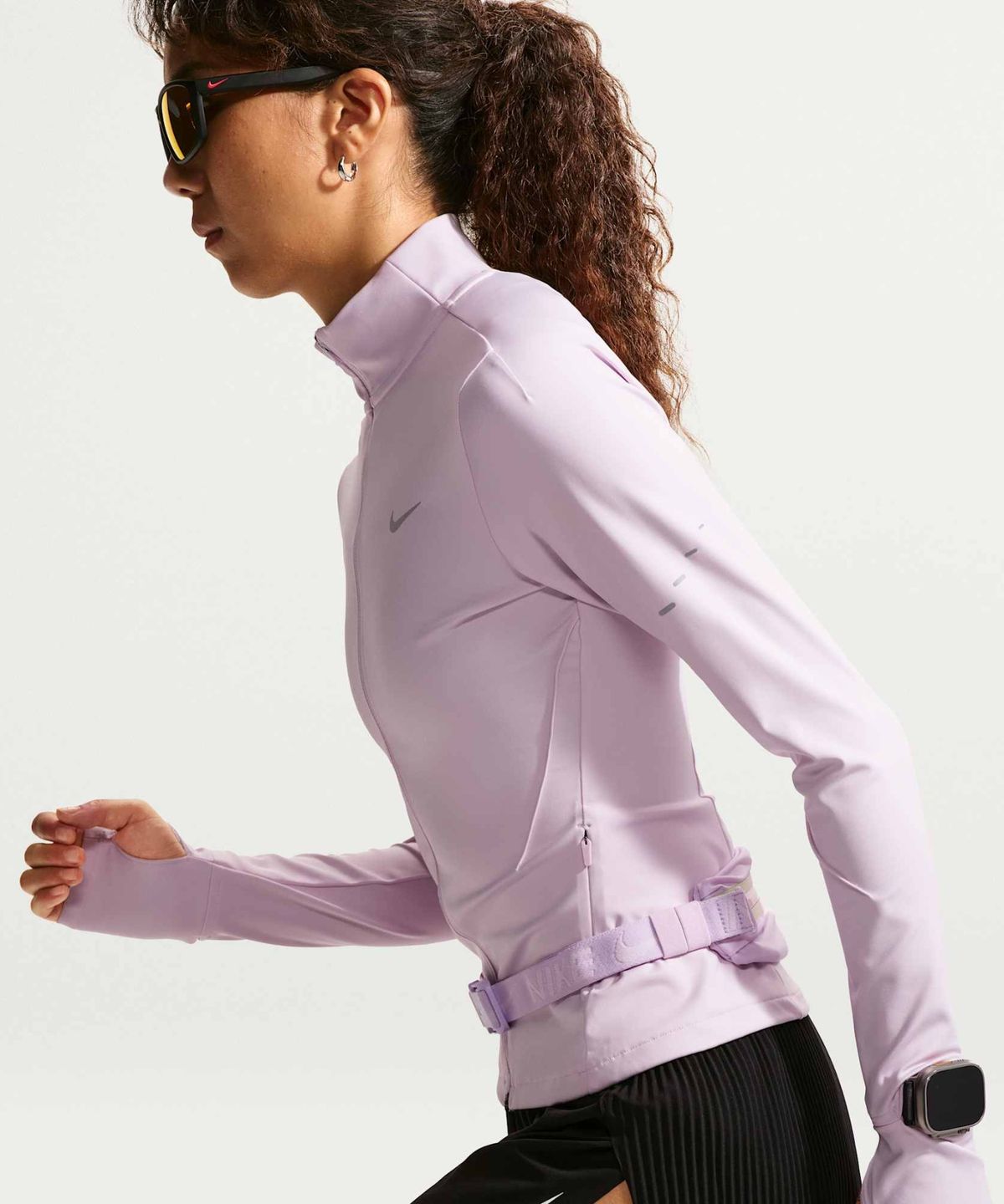 나이키(NIKE) 스위프트 드라이 핏 풀집 러닝 재킷 W - 블리치트 라일락 / IM7537-583