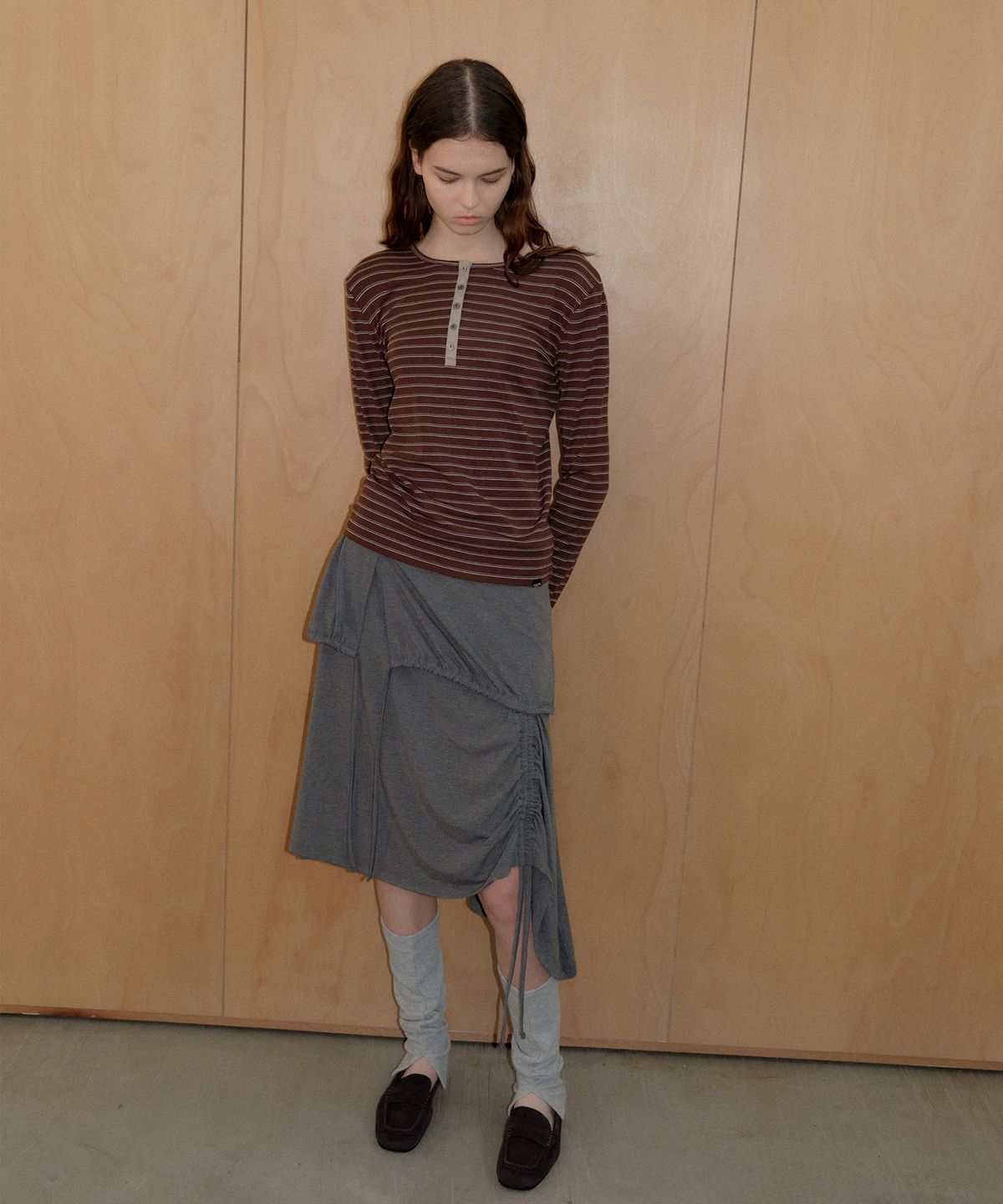 시메트릭 퍼센트(SYMMETRICPERCENT) Striped Henley Neck Top / Brown