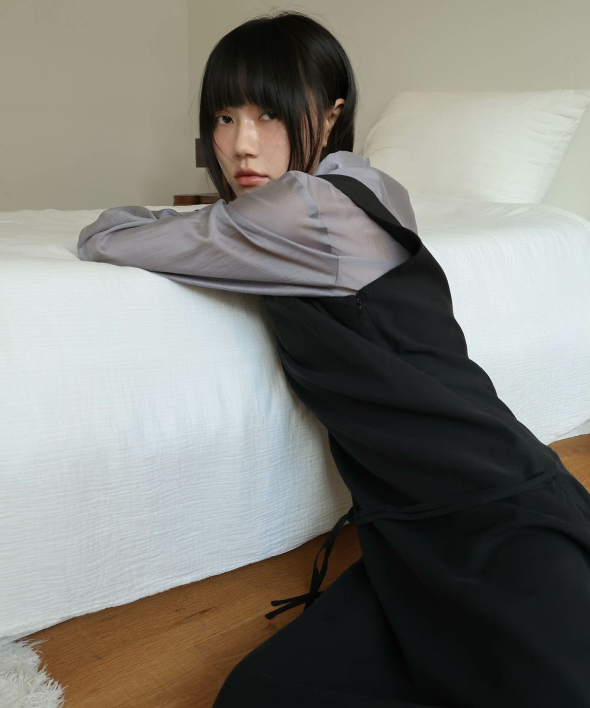 린테(LYNTE) Swan Blouse (Gray)