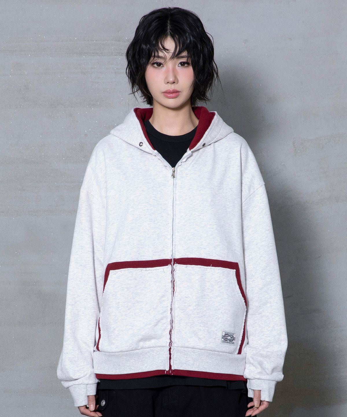 엑스톤즈(XTONZ) XTT169 핑거홀 와플 레이어드 크롭 후드 집업 (GRAY)