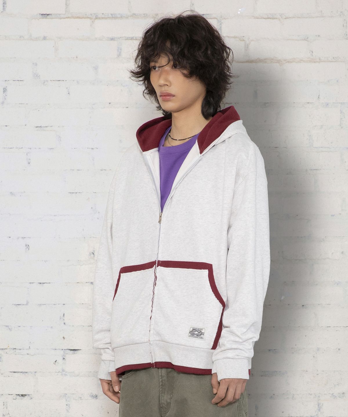 엑스톤즈(XTONZ) XTT169 핑거홀 와플 레이어드 크롭 후드 집업 (GRAY)