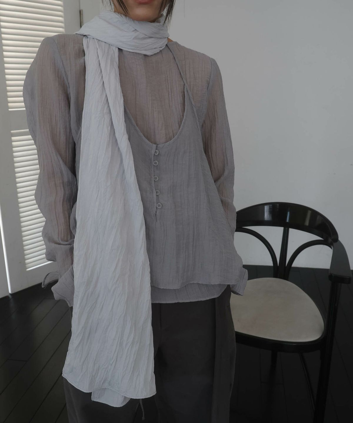 린테(LYNTE) Wrinkle Halter Blouse Set (Gray)
