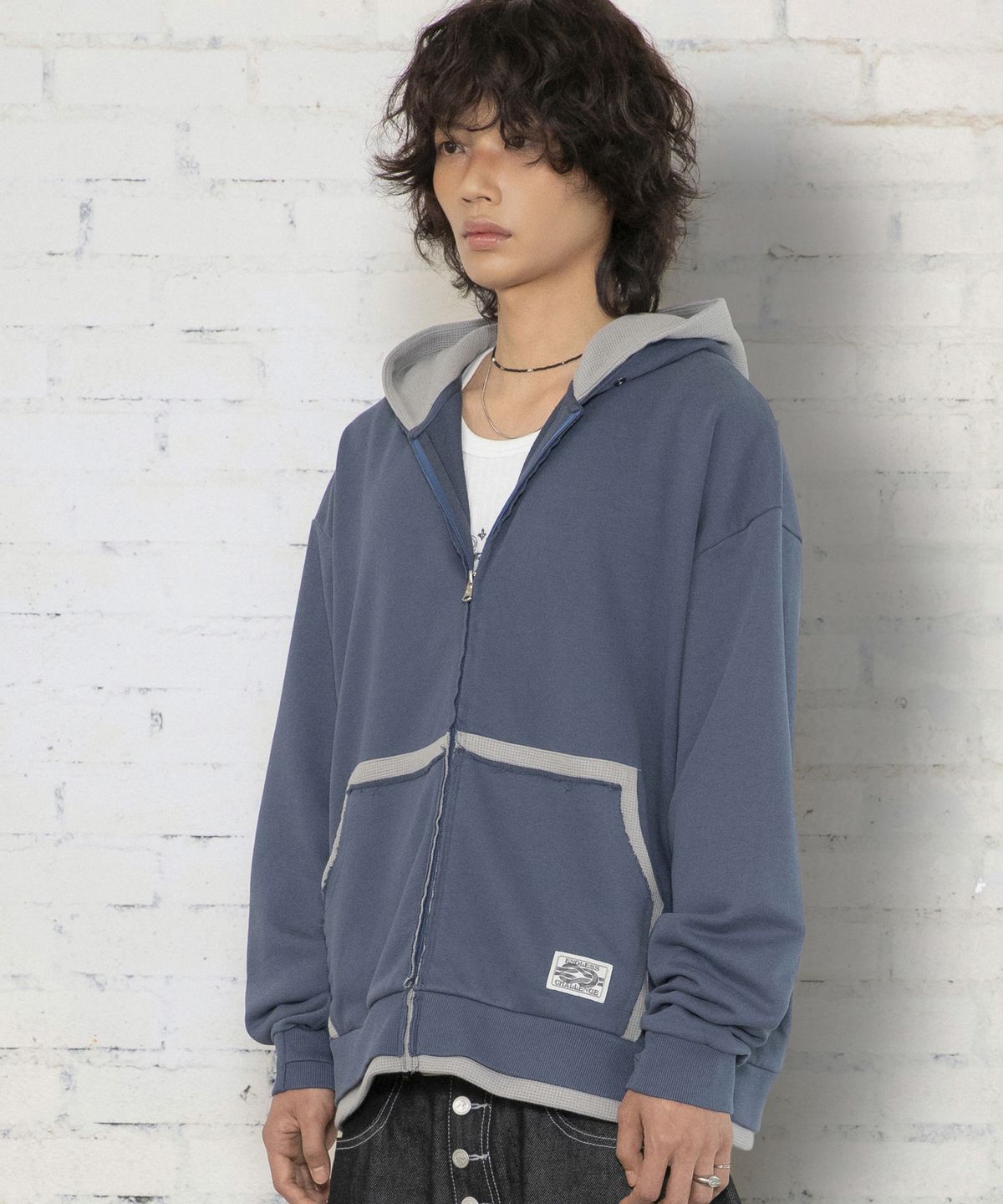 엑스톤즈(XTONZ) XTT169 핑거홀 와플 레이어드 크롭 후드 집업 (NAVY)