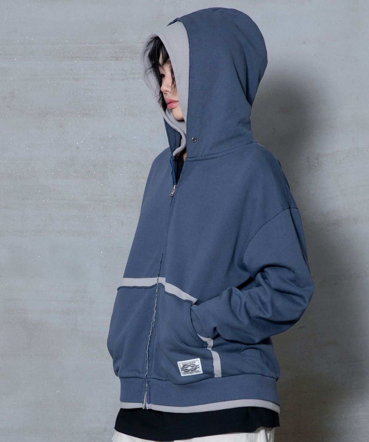 엑스톤즈(XTONZ) XTT169 핑거홀 와플 레이어드 크롭 후드 집업 (NAVY)