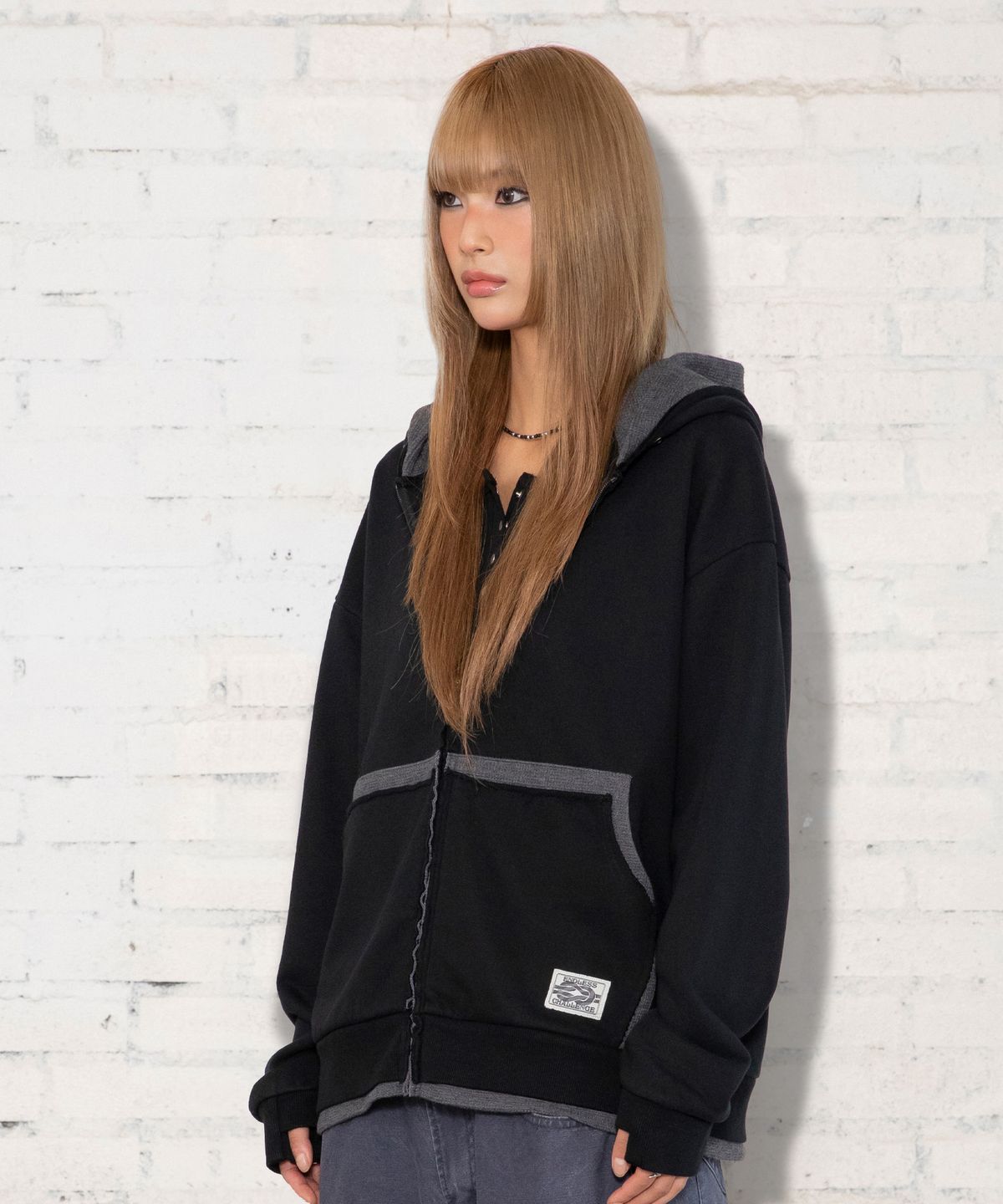 엑스톤즈(XTONZ) XTT169 핑거홀 와플 레이어드 크롭 후드 집업 (BLACK)