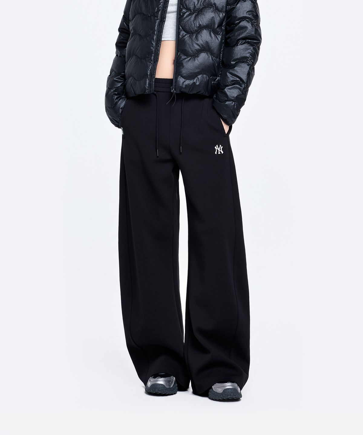 엠엘비(MLB) 여성 베이직 스몰로고 드로우스트링 커브와이드 팬츠 NY (Black)