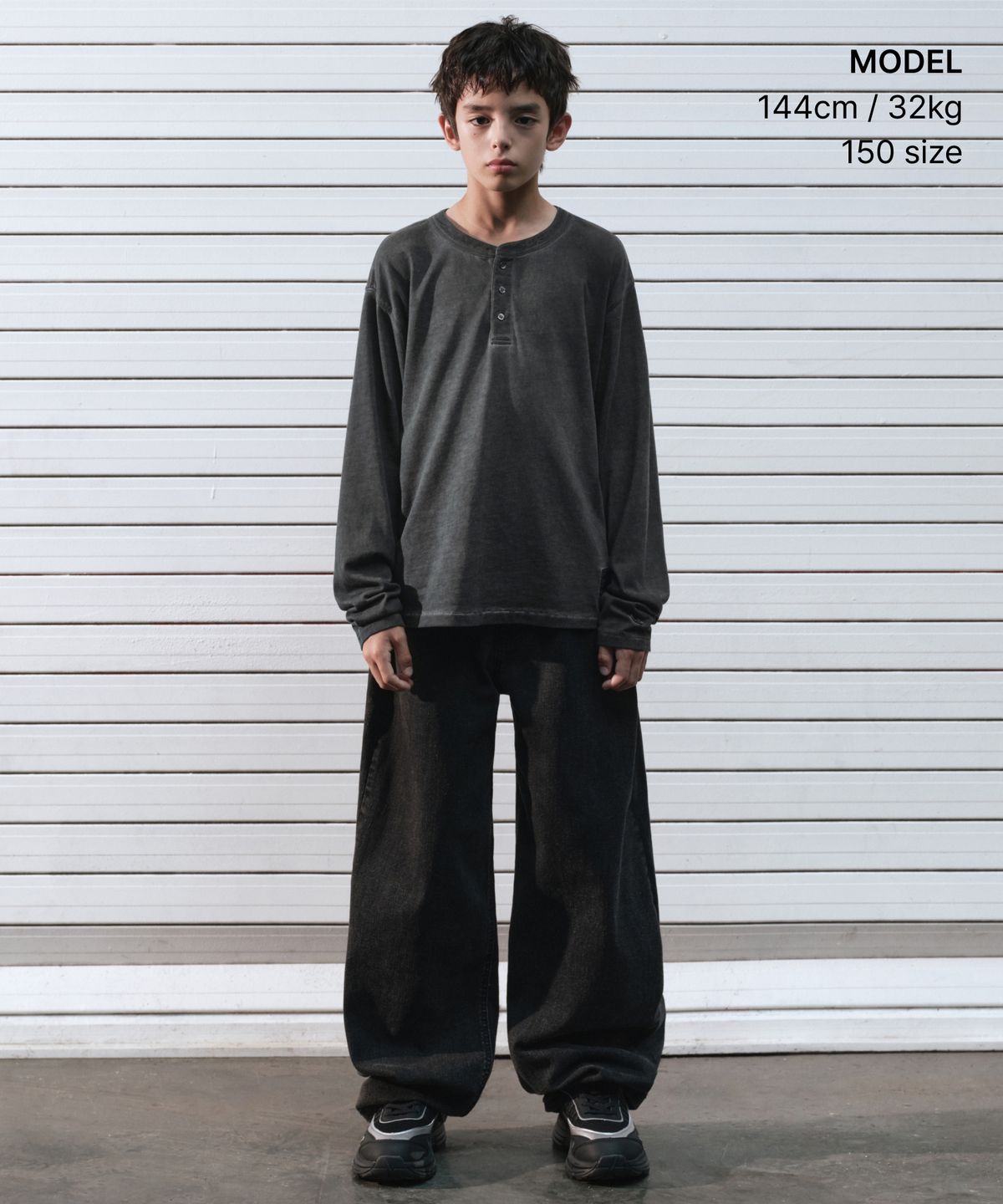 무신사 스탠다드 키즈(MUSINSA STANDARD KIDS) [챔피온 컬래버] 루나 다이드 헨리 넥 긴소매 크롭 티셔츠 [차콜 그레이]