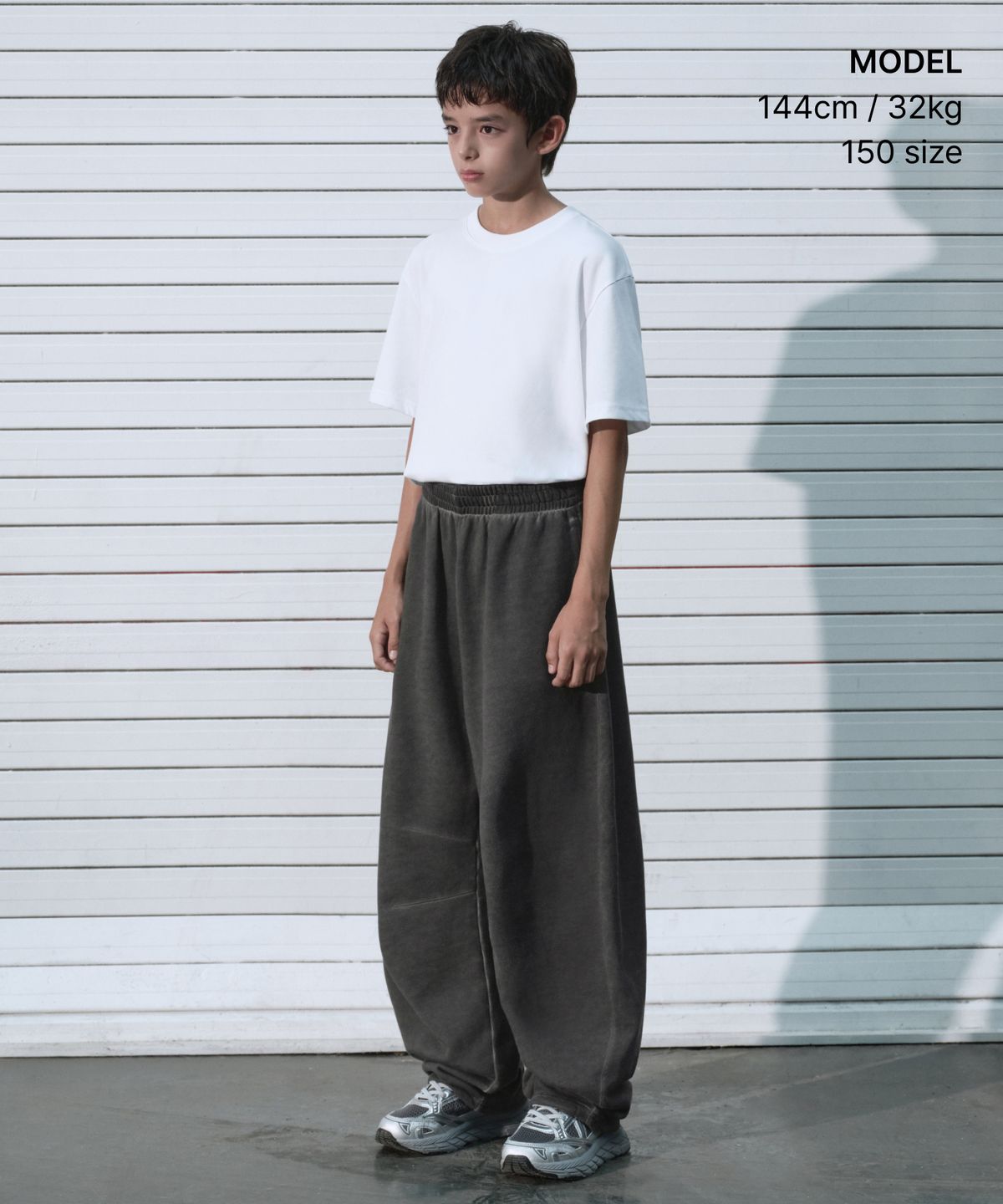 무신사 스탠다드 키즈(MUSINSA STANDARD KIDS) [챔피온 컬래버] 루나 다이드 커브드 스웨트 팬츠 [차콜 그레이]