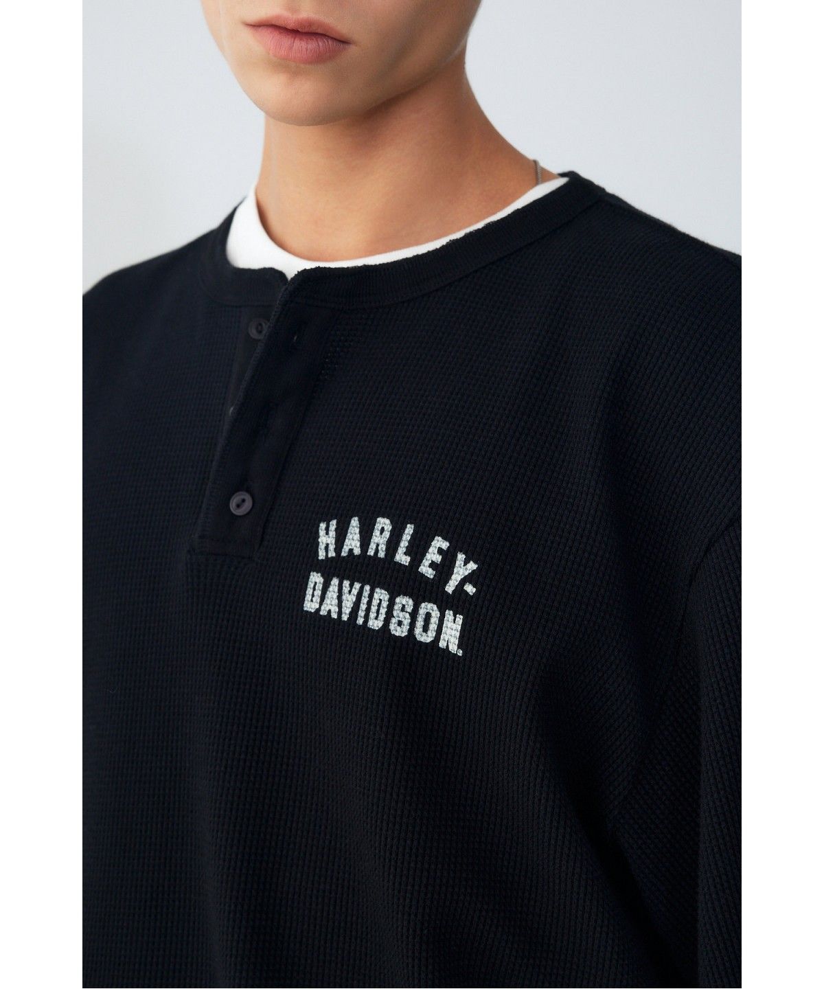 할리데이비슨 컬렉션스®(HARLEY-DAVIDSON COLLECTIONS®) [1903] 에센셜 플랫트랙 헨리넥 와플 티셔츠 블랙_HH16311003