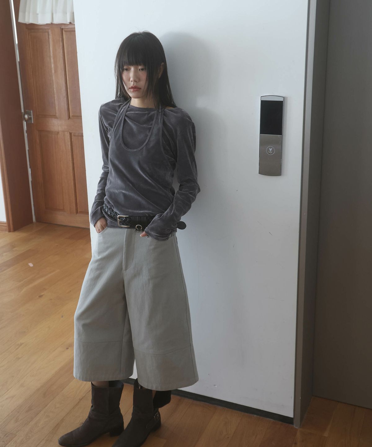린테(LYNTE) Cutline Bermuda Pants (Khaki)