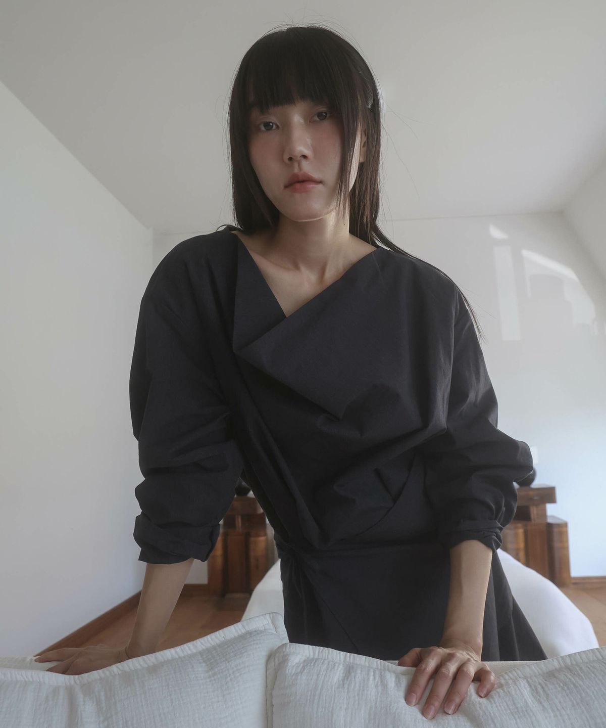 린테(LYNTE) Cowl Neck One-Piece (Stripe)