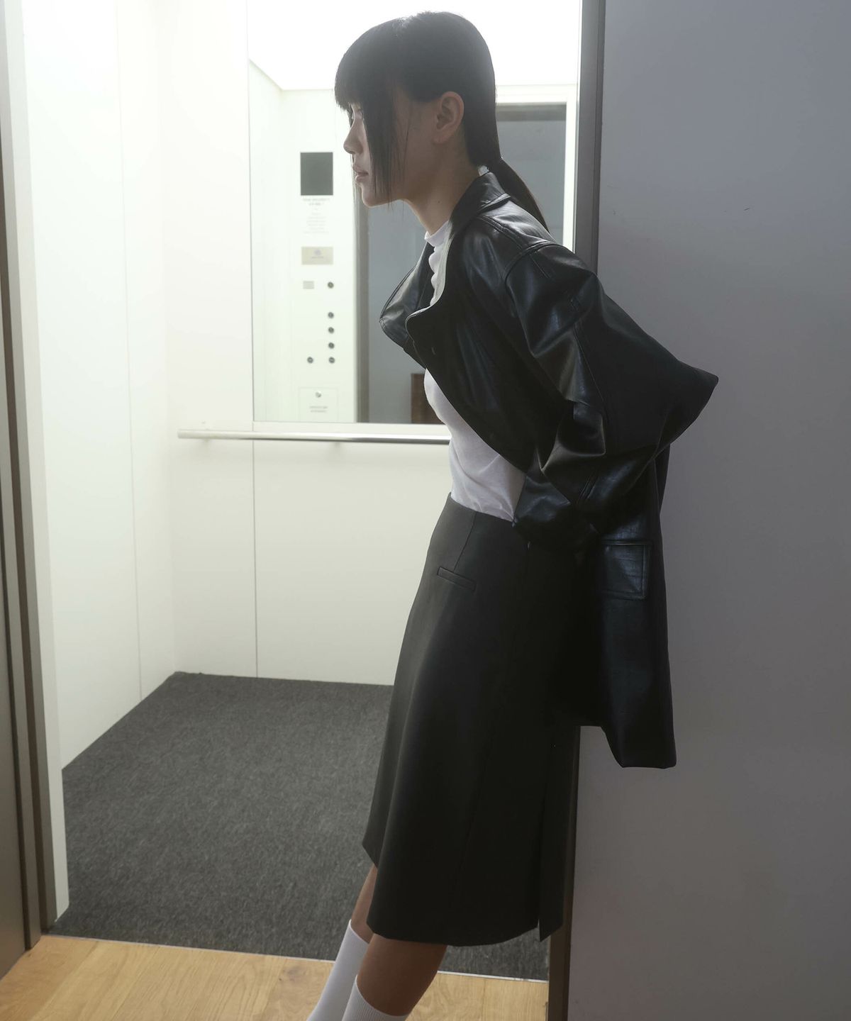 린테(LYNTE) Wool Midi Skirt (Dark Gray)