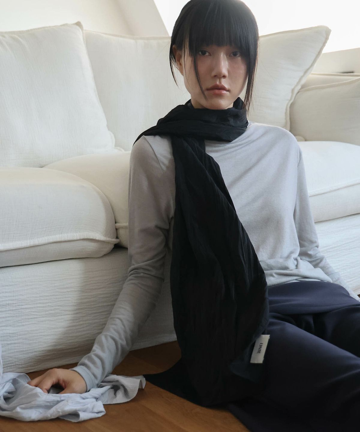 린테(LYNTE) Shadow Half Neck Top (Light Gray)