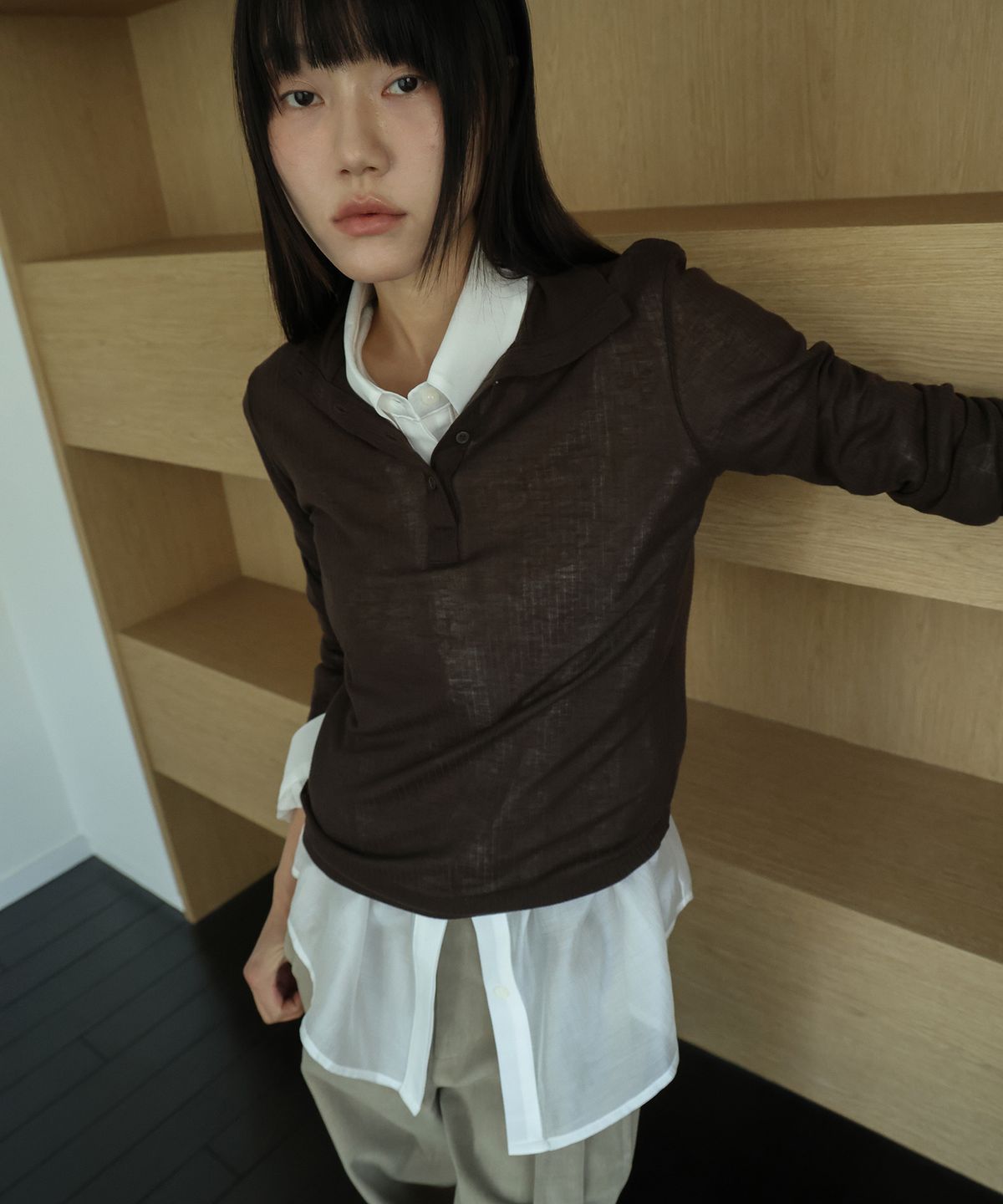 린테(LYNTE) Button High-Neck Top (Charcoal)