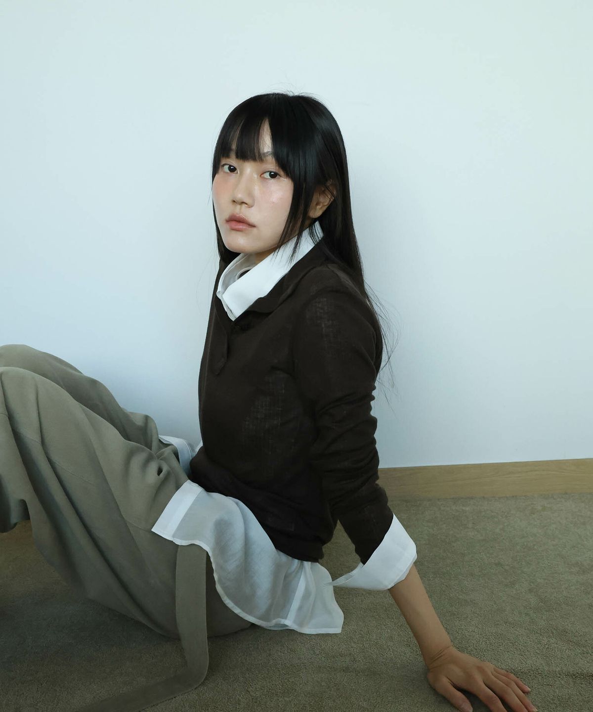 린테(LYNTE) Button High-Neck Top (Brown)