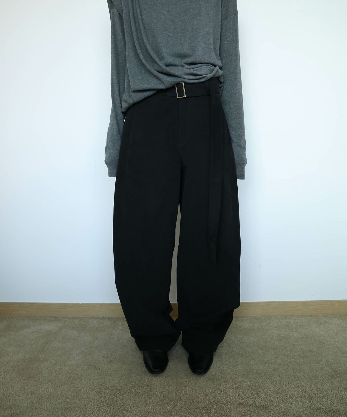 린테(LYNTE) Double Drape Top (Charcoal)