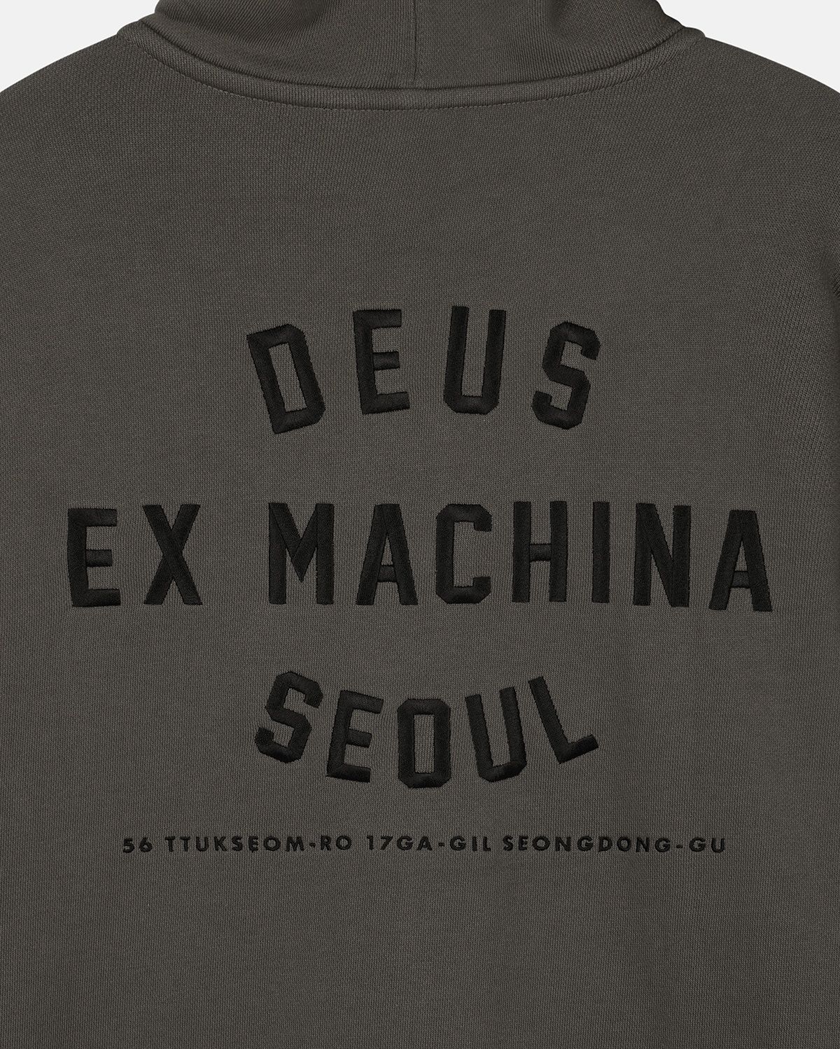데우스 엑스 마키나(DEUS EX MACHINA) Seoul College Address Zip Hoodie_Charcoal
