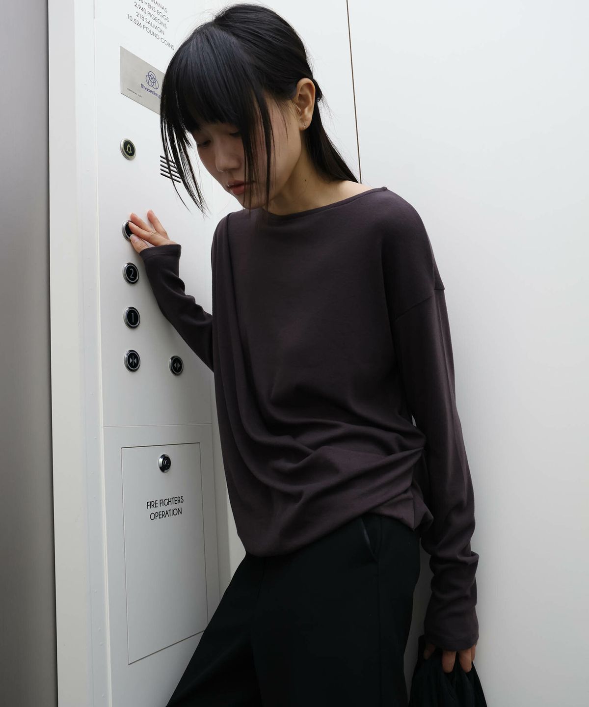 린테(LYNTE) Double Drape Top (Brown)