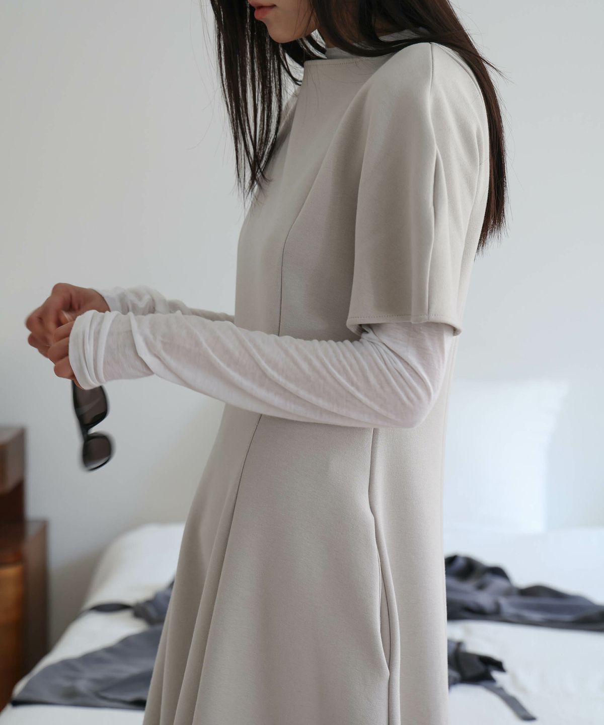 린테(LYNTE) Volume Line One-Piece (Beige)