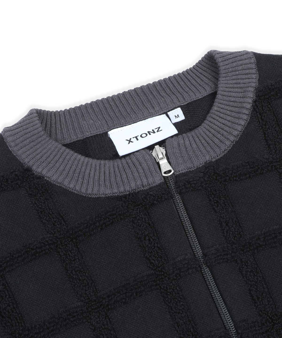 엑스톤즈(XTONZ) XTK185 투톤 스퀘어 크롭 니트 집업 (BLACK)