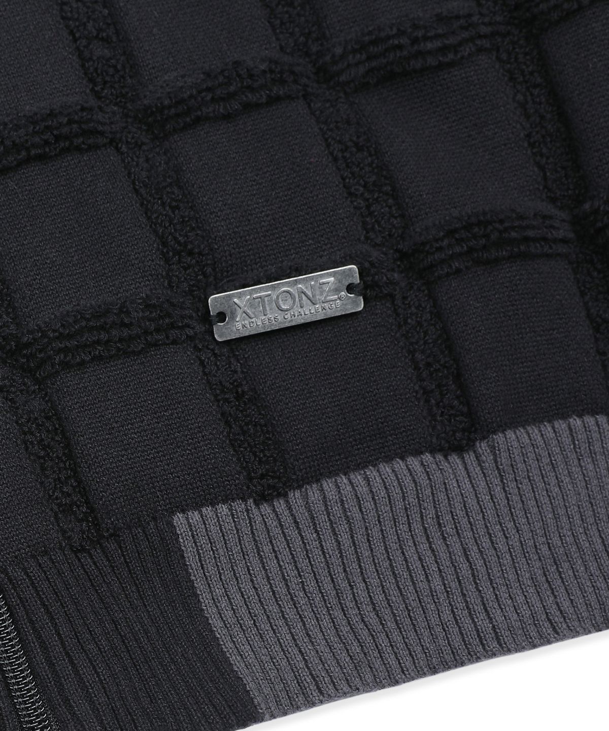 엑스톤즈(XTONZ) XTK185 투톤 스퀘어 크롭 니트 집업 (BLACK)