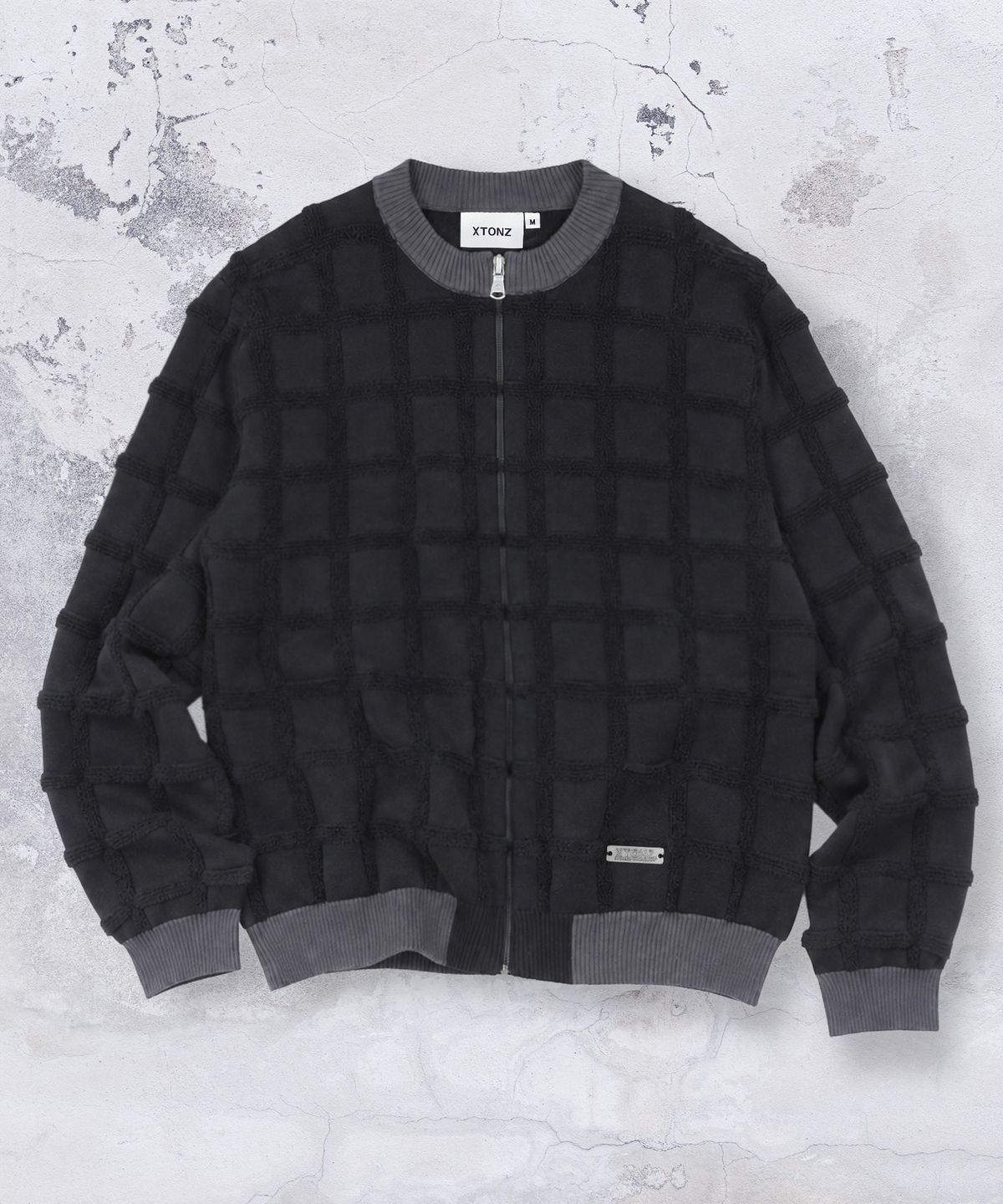 엑스톤즈(XTONZ) XTK185 투톤 스퀘어 크롭 니트 집업 (BLACK)