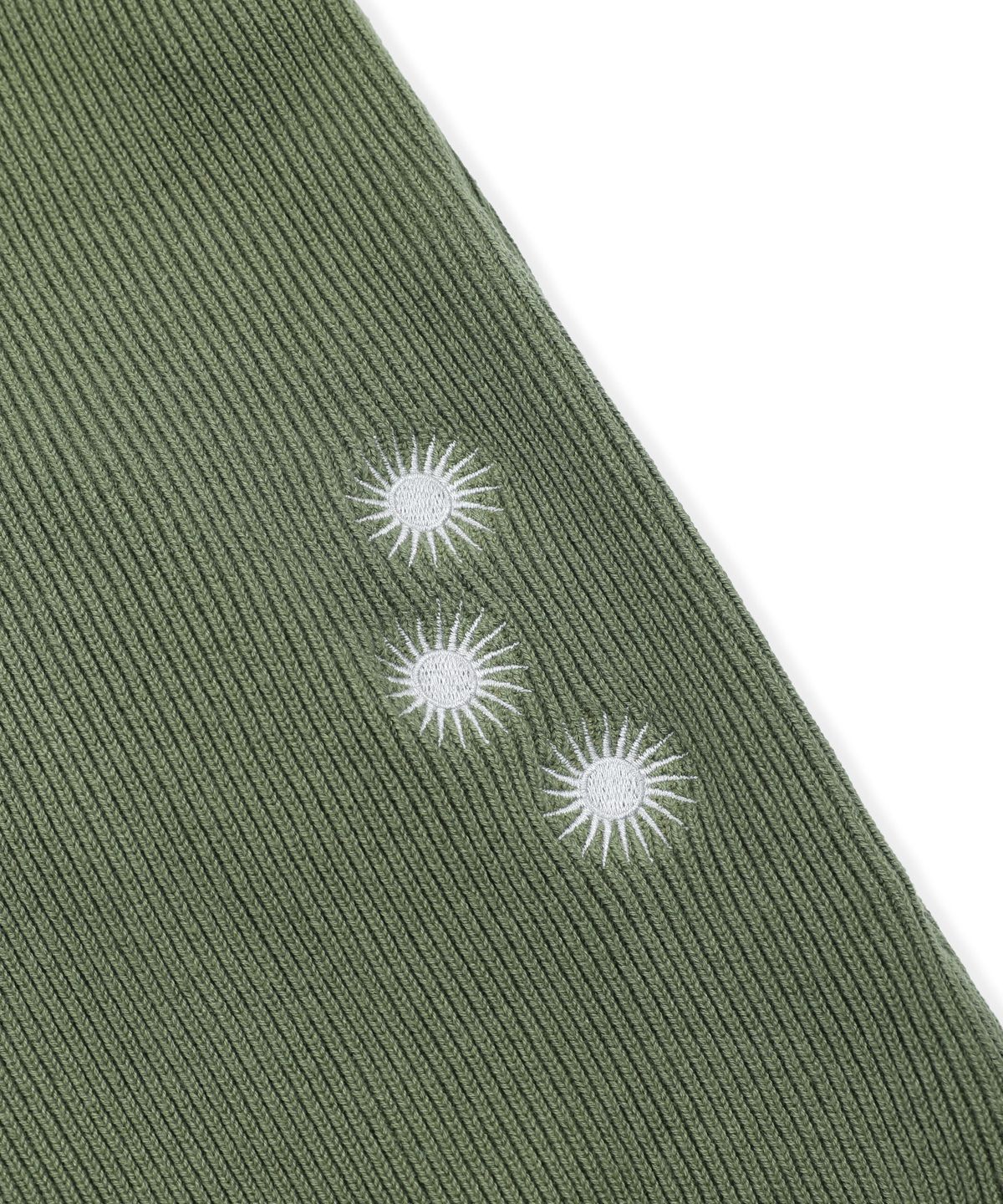 엑스톤즈(XTONZ) XTK183 숄더 탭 하이넥 크롭 니트 집업 (KHAKI)