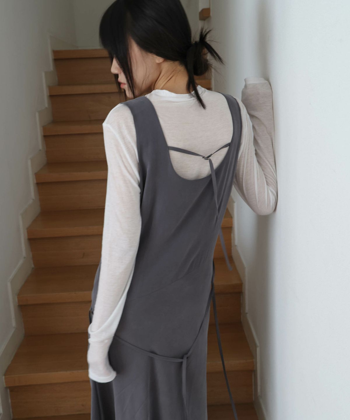 린테(LYNTE) Cupra Diagonal Dress (Dark Gray)