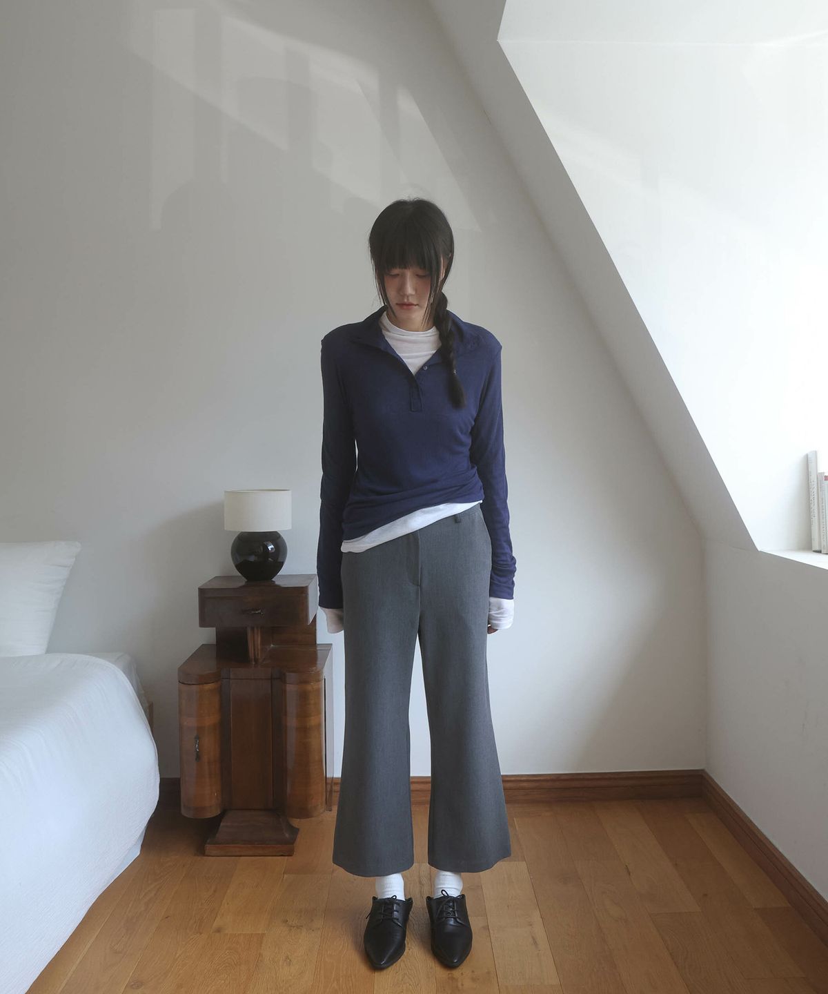 린테(LYNTE) Fine Textured Cropped Pants (Charcoal)