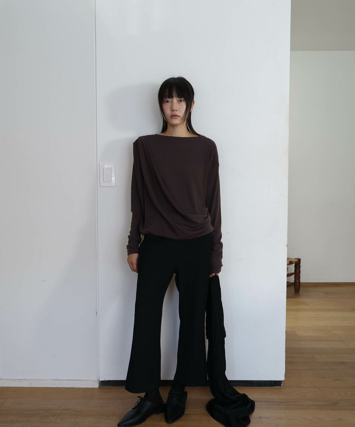 린테(LYNTE) Fine Textured Cropped Pants (Black)