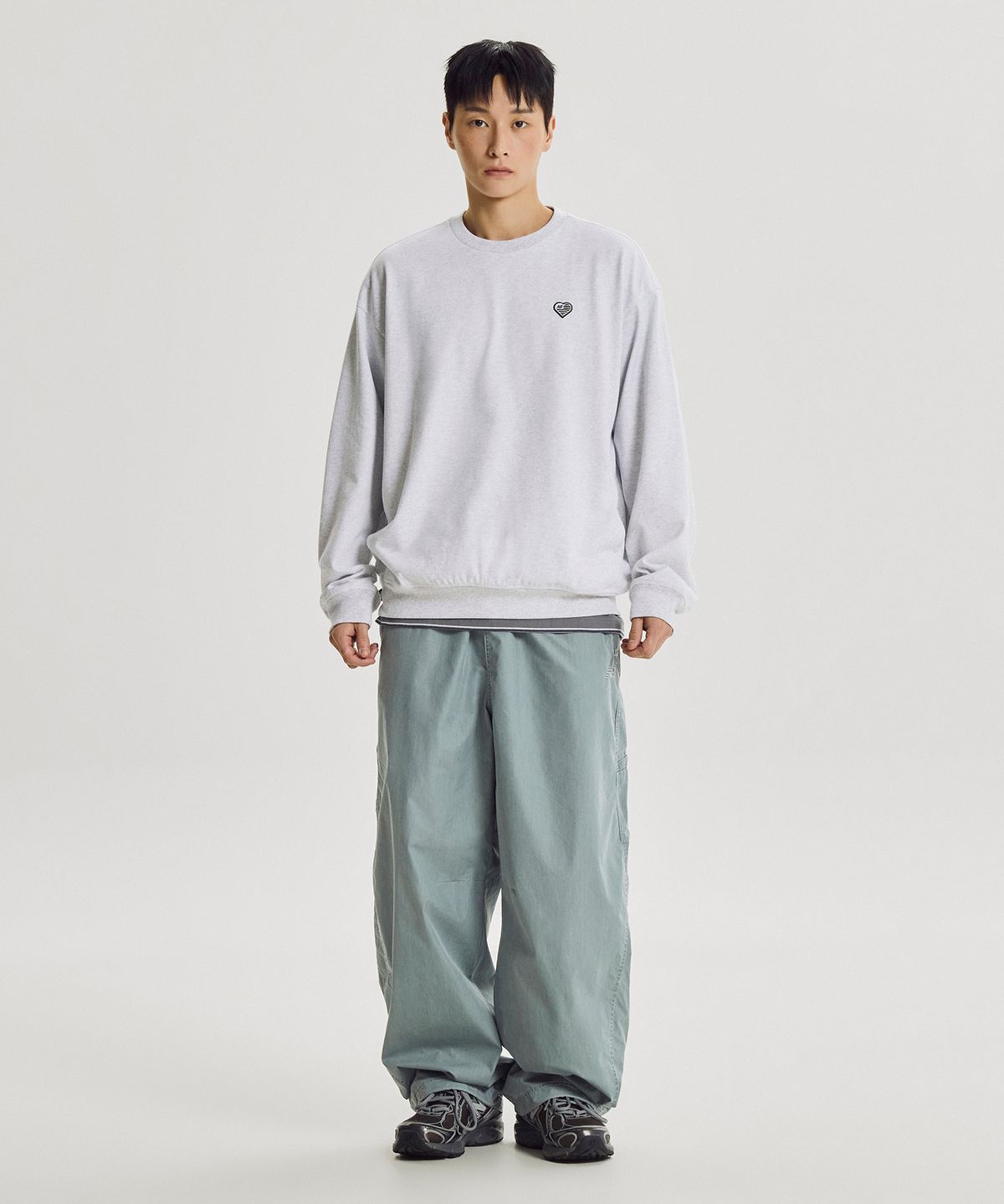 뉴발란스(NEW BALANCE) NBNCG4A013 / MINIMAL HEART COLLECTION 헤리티지 경량 맨투맨 (A/GRAY)