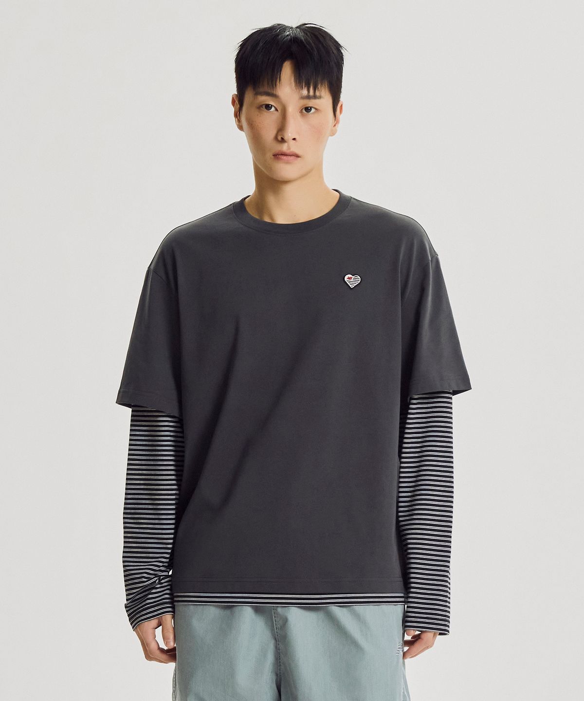 뉴발란스(NEW BALANCE) NBNDG4A013 / MINIMAL HEART COLLECTION 레이어드 긴팔티 (CHARCOAL)