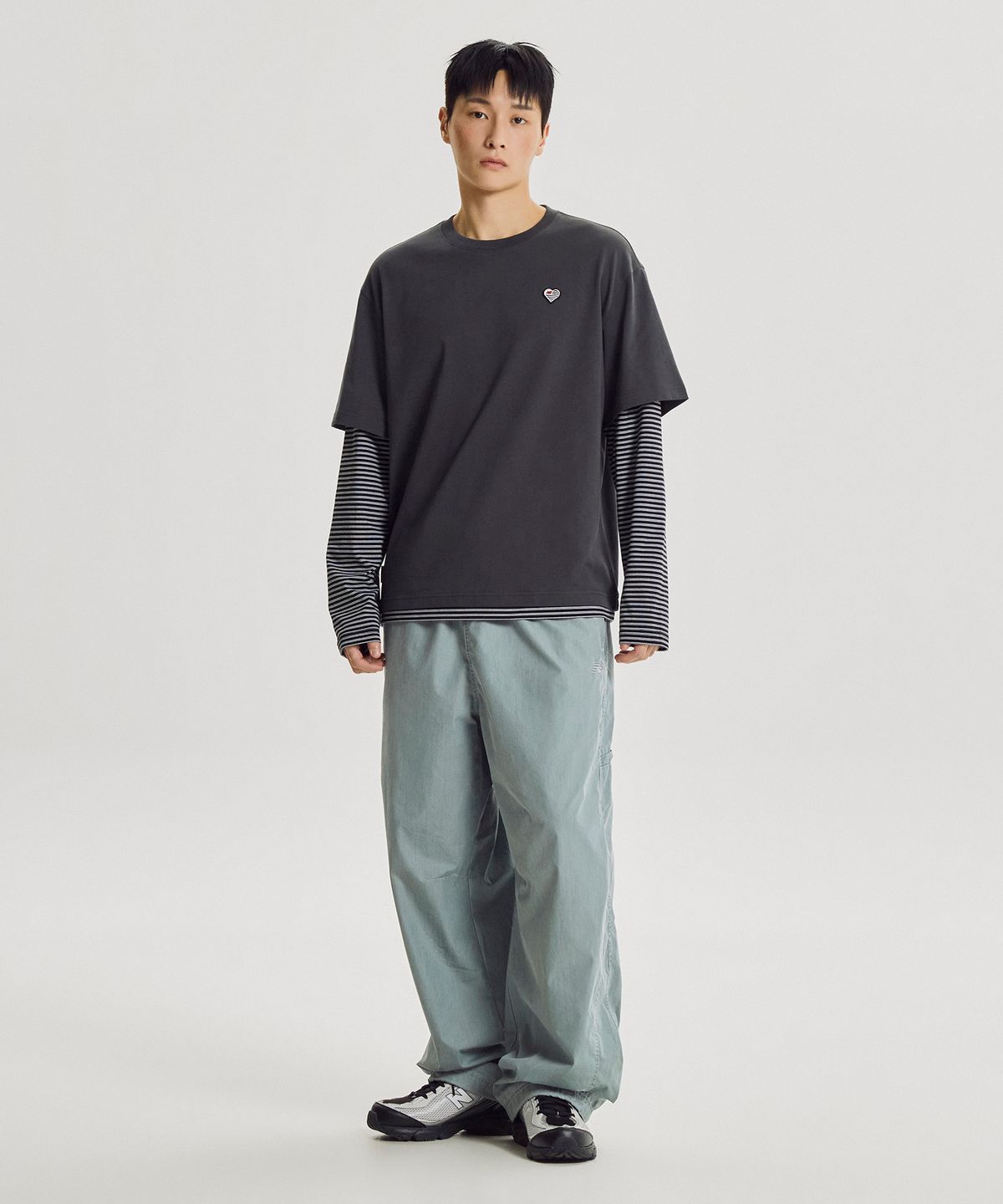 뉴발란스(NEW BALANCE) NBNDG4A013 / MINIMAL HEART COLLECTION 레이어드 긴팔티 (CHARCOAL)