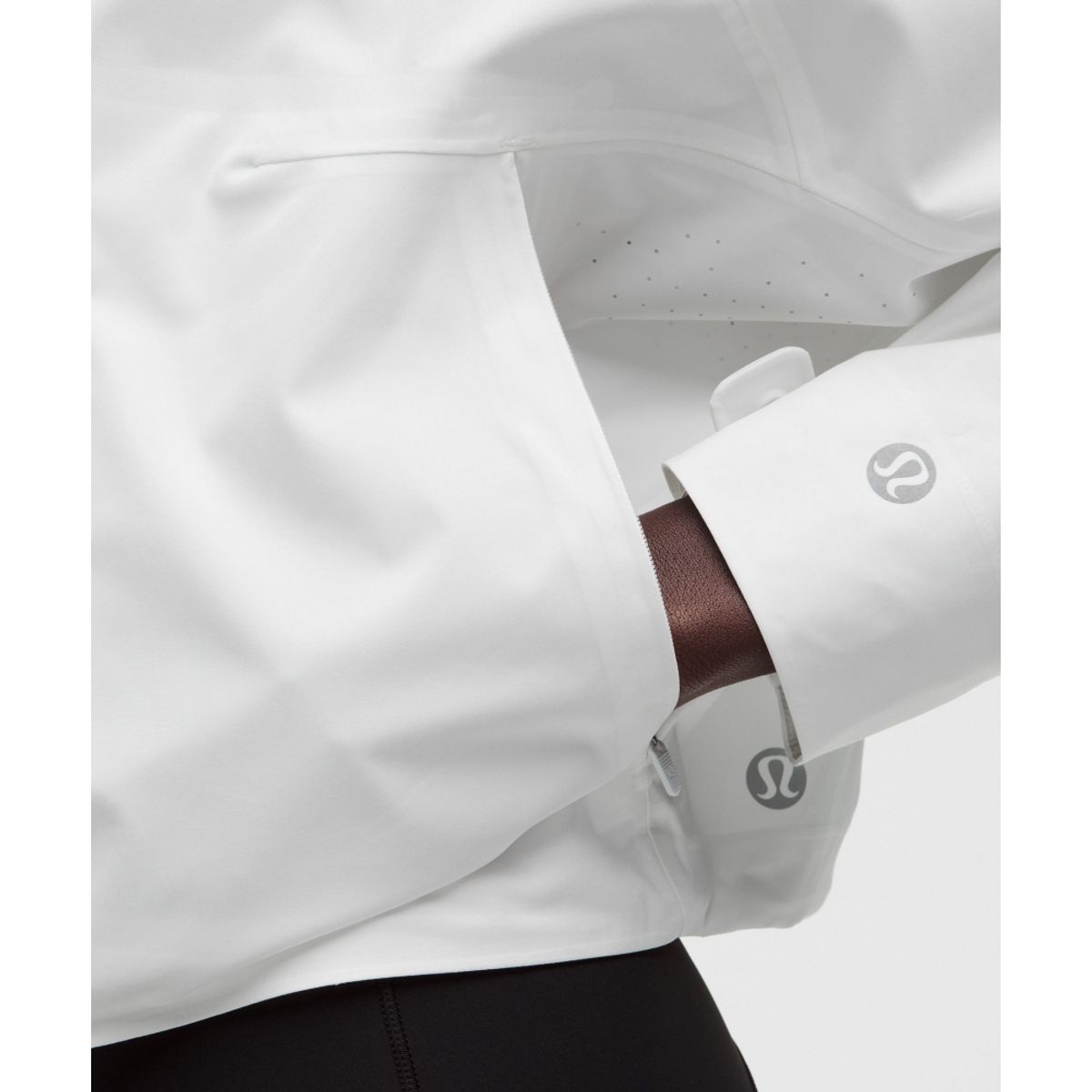 룰루레몬(LULULEMON) 레인 체이서 재킷  WHT