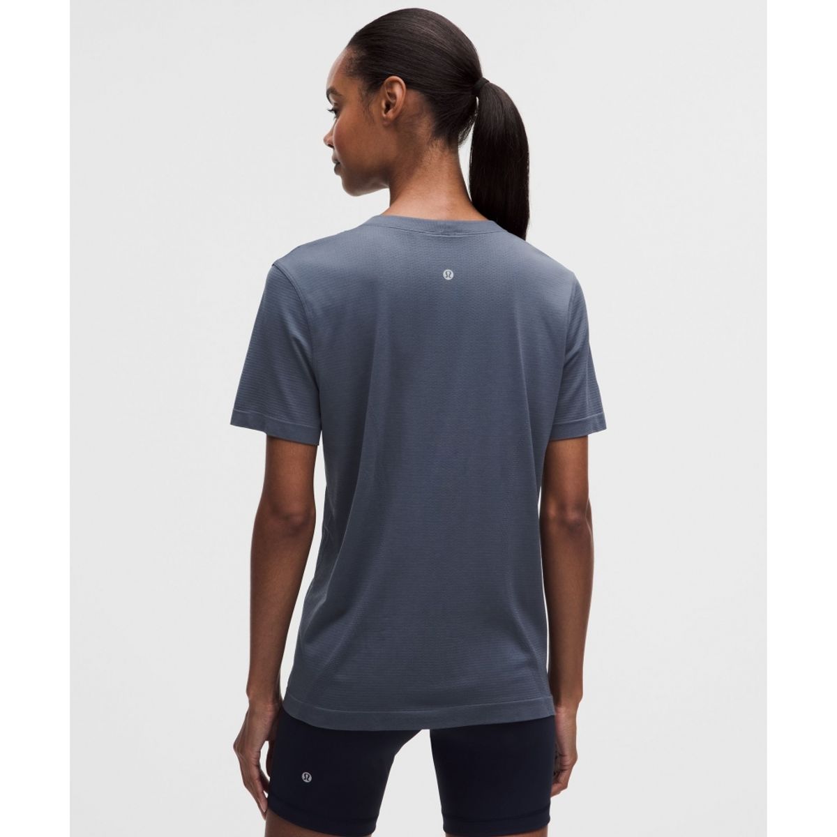 룰루레몬(LULULEMON) 스위프틀리 릴랙스드 숏슬리브 셔츠 *업데이트 핏  DDND DDND