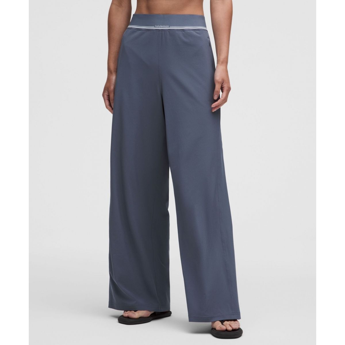 룰루레몬(LULULEMON) 스위프트 하이라이즈 와이드 레그 팬츠 로고 웨이스트밴드 *아시아 핏