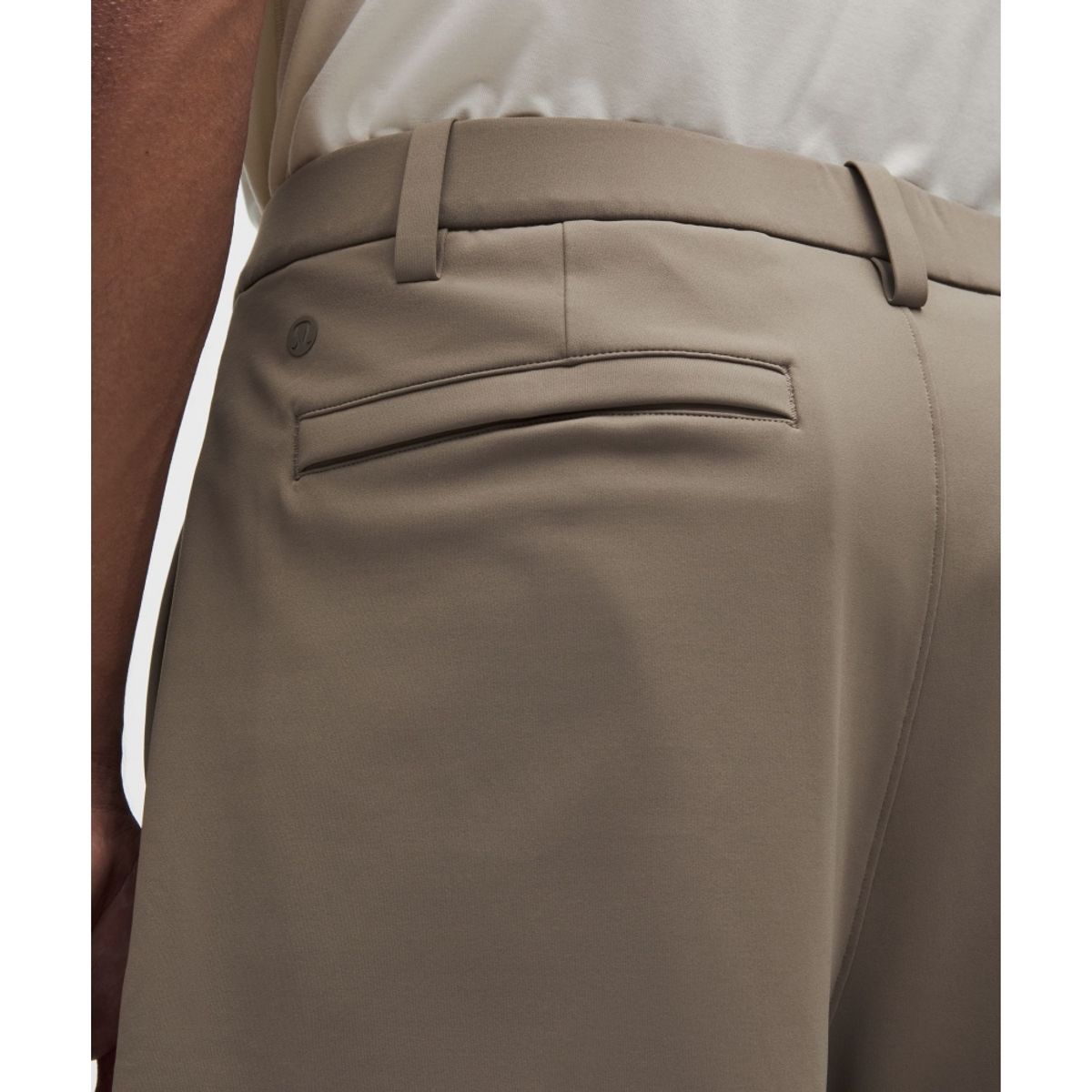 룰루레몬(LULULEMON) 멘즈 데이드리프트 릴랙스 핏 플리티드 쇼츠​ 8inch  NOMD
