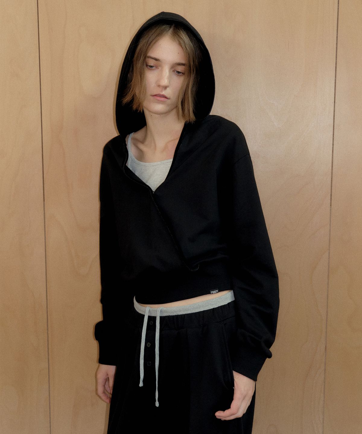 시메트릭 퍼센트(SYMMETRICPERCENT) Wrap Snap Hoodie / Black