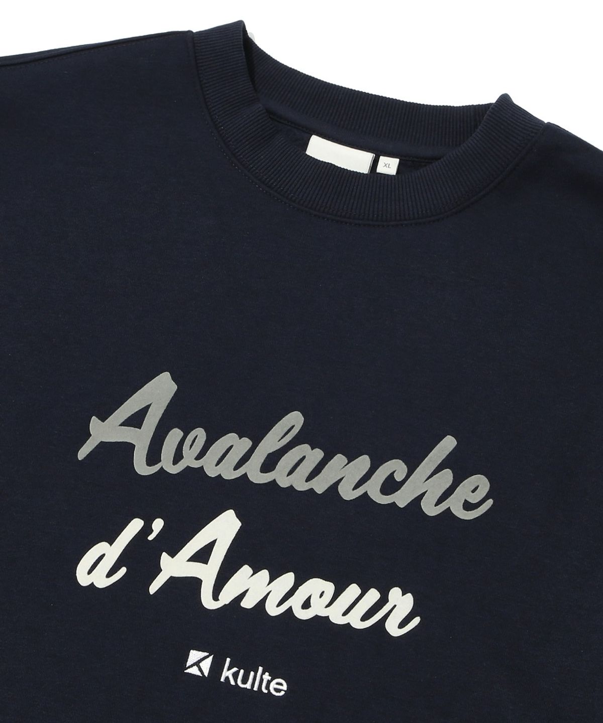 쿨트(KULTE) FLOCKING LETTERING CREWNECK_NAVY