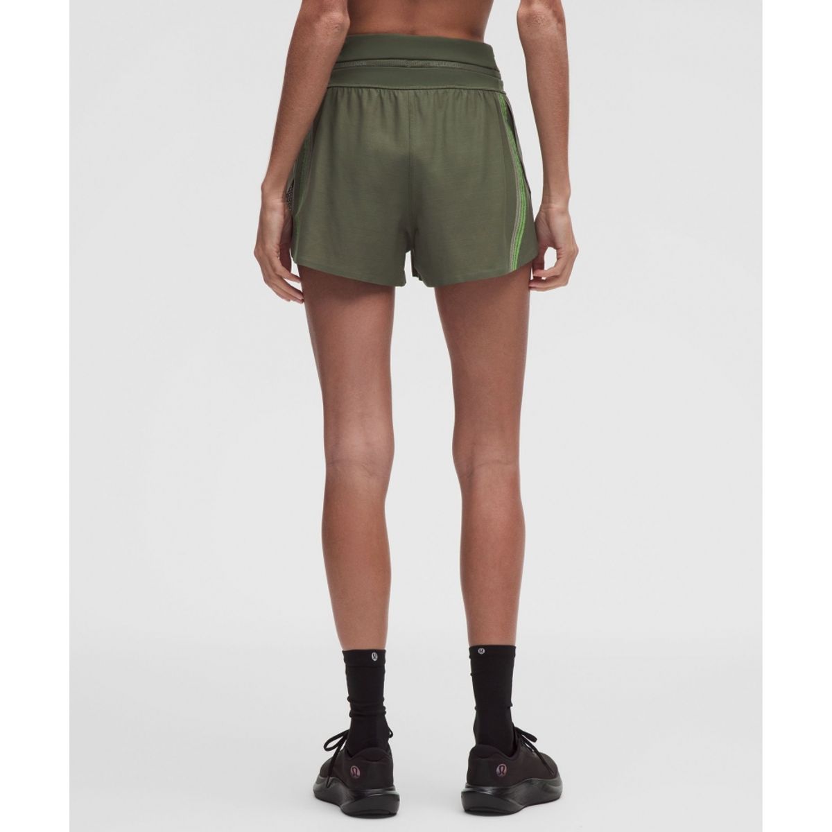 룰루레몬(LULULEMON) 패스트 앤 프리 에어플로우 미드라이즈 러닝 쇼츠 3inch