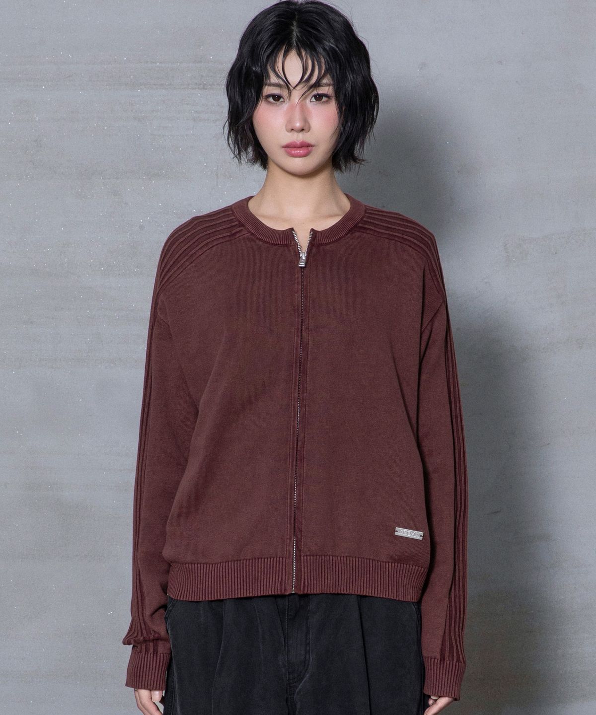 엑스톤즈(XTONZ) XTK184 슬림핏 빈티지 워싱 니트 집업 (BURGUNDY)
