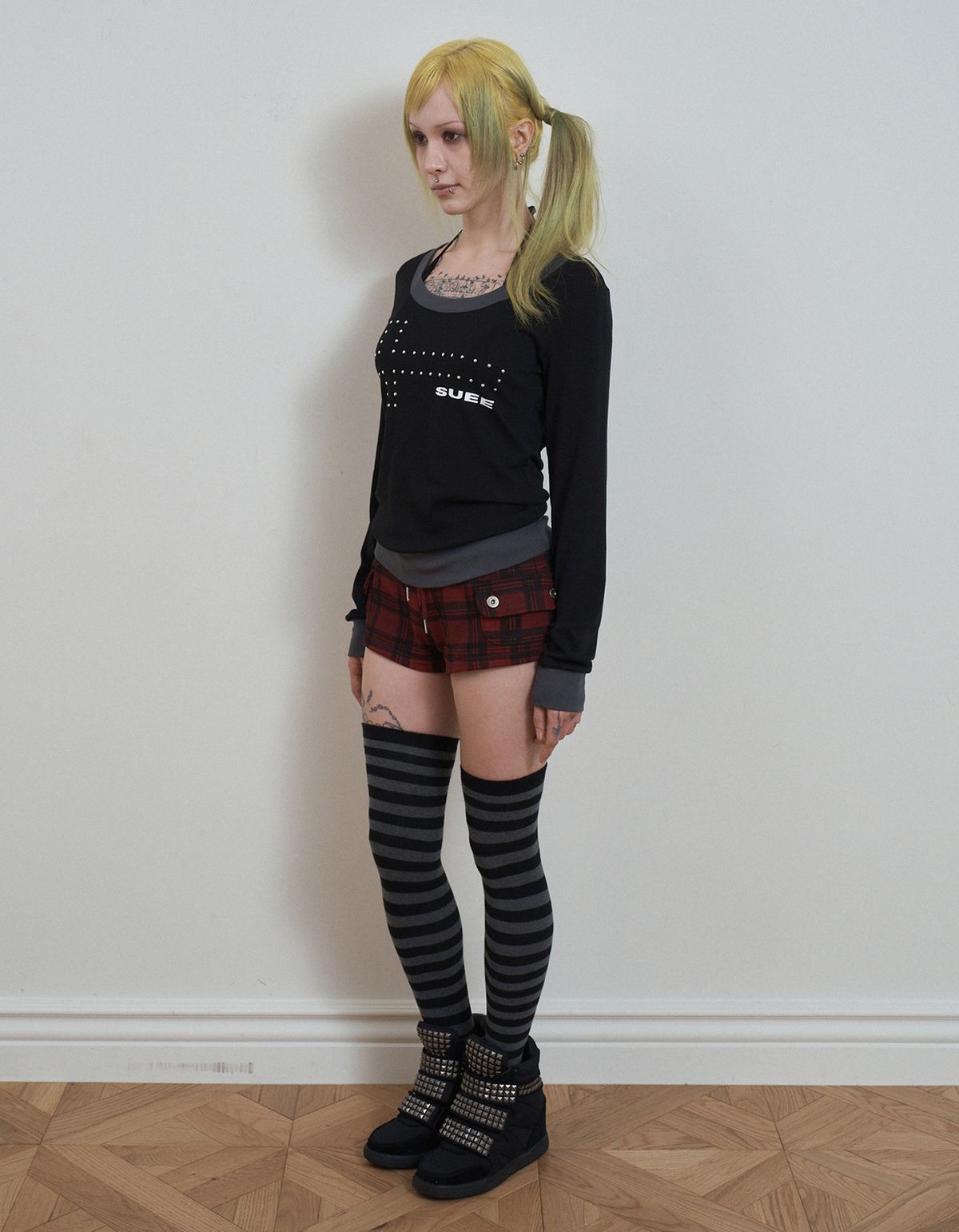 셋업이엑스이(SETUP-EXE) CONTRAST CROSS HOTFIX TEE / BLACK