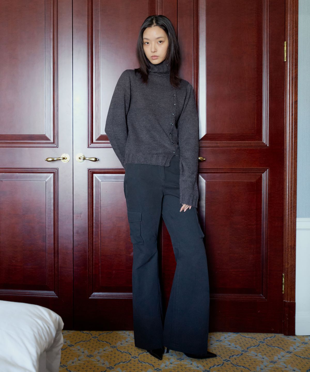 이프소마그넷(IFSO MAGNET) Bootcut stud cargo pants - Black