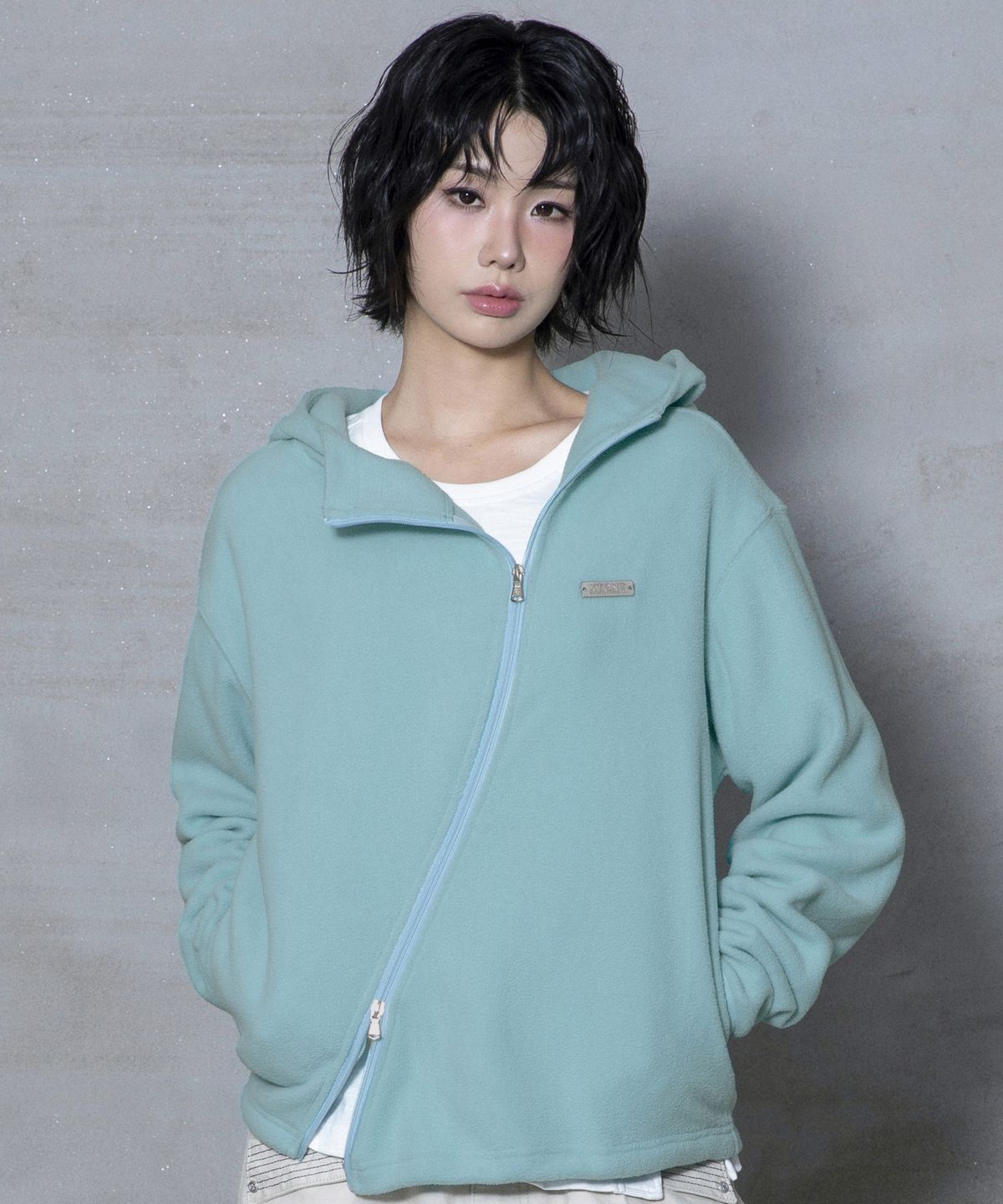 엑스톤즈(XTONZ) XJ148 커브드 지퍼 라이트 플리스 후드 집업 (MINT)