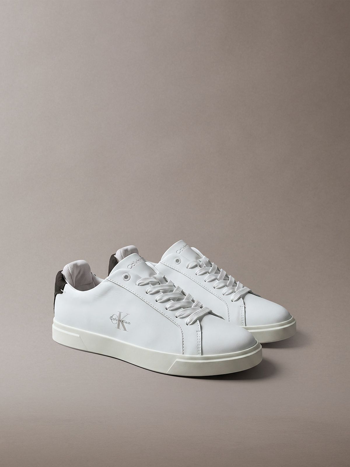 캘빈클라인 진(CALVIN KLEIN JEANS) 여성 로우 프로파일 컵솔 더블 벨크로 스니커즈 HW03227 0KD