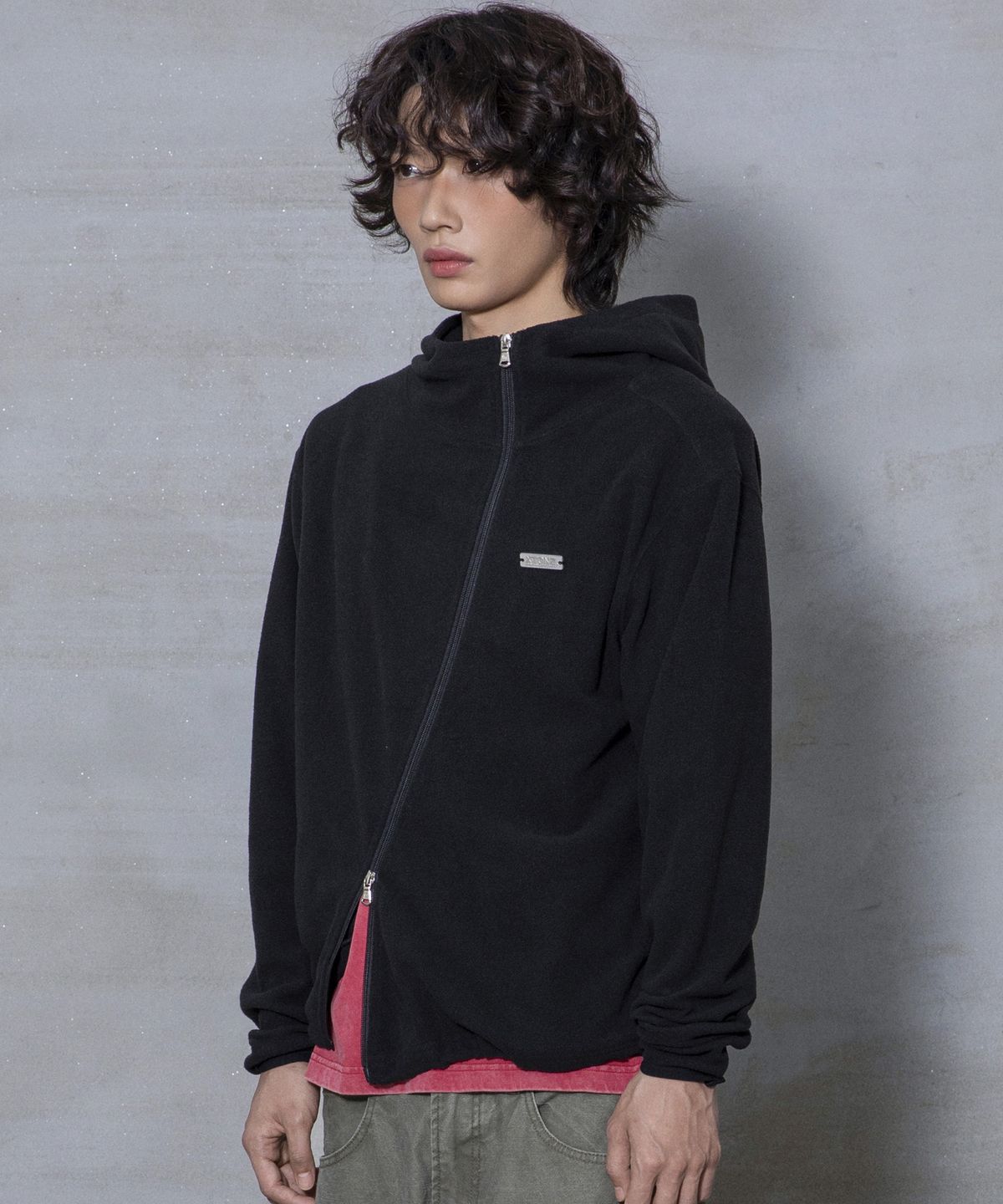 엑스톤즈(XTONZ) XJ148 커브드 지퍼 라이트 플리스 후드 집업 (BLACK)